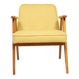 Fauteuil en laine jaune au design scandinave après rénovation