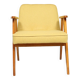 Fauteuil en laine jaune au design scandinave après rénovation