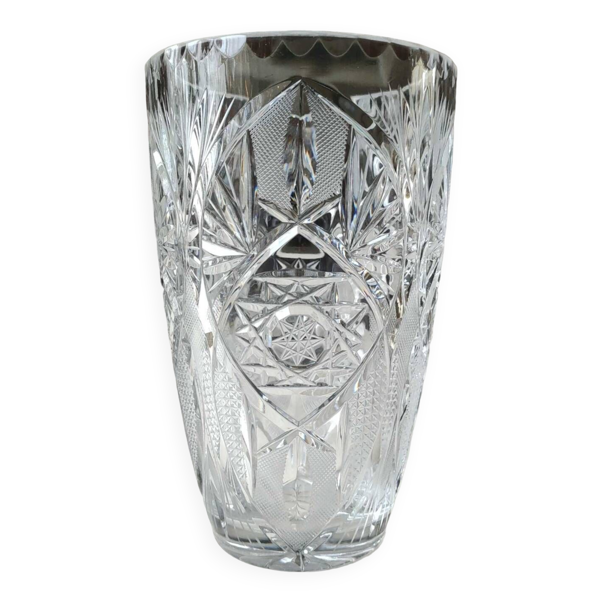Boho chic vase in cut bohemian crystal. starry/crossions/foliage patterns. 20 x 12 cm