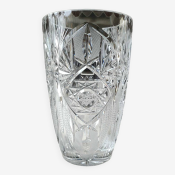 Vase boho chic en cristal de bohème taillé. motifs étoilés/croisillons/feuillus. 20 x 12 cm