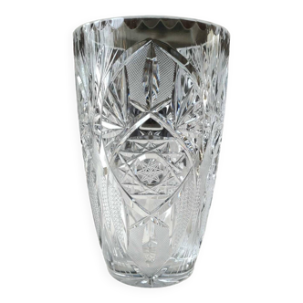 Vase boho chic en cristal de bohème taillé. motifs étoilés/croisillons/feuillus. 20 x 12 cm