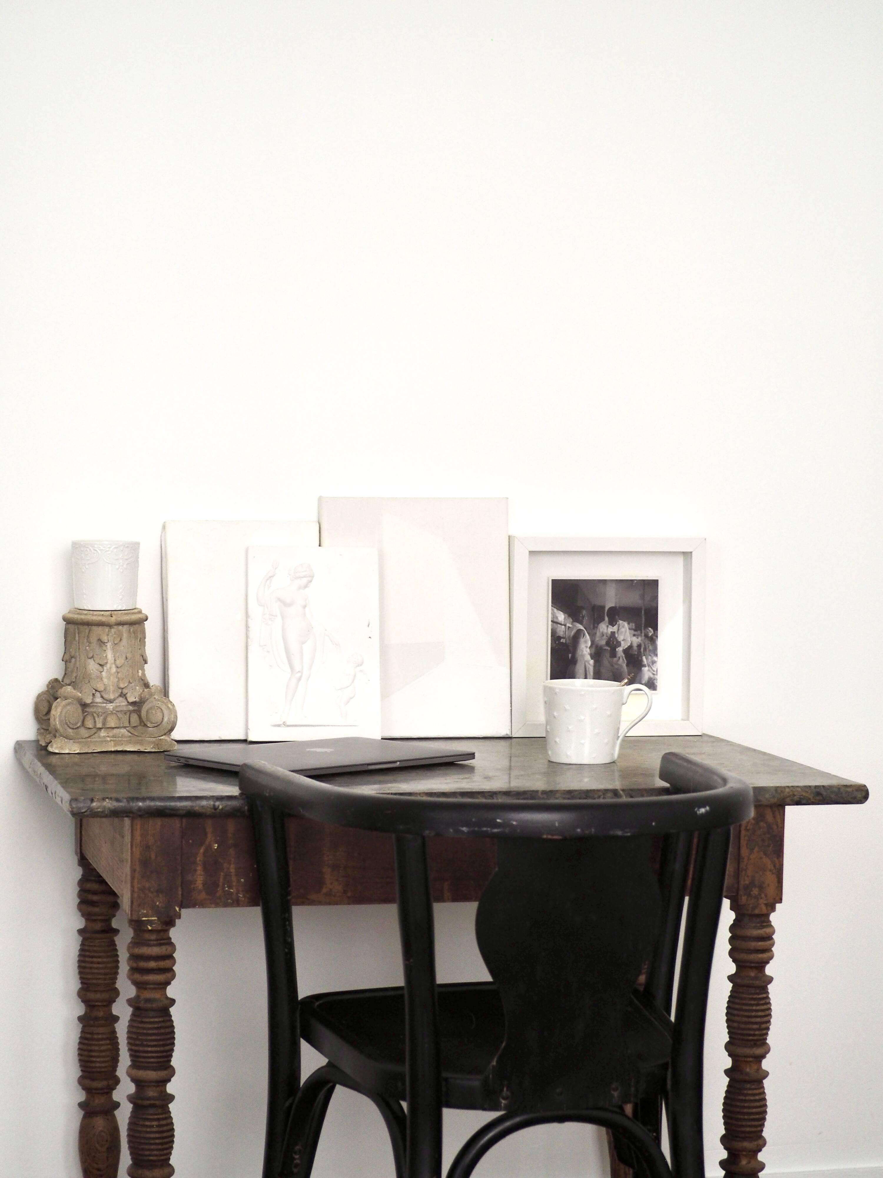Curved black lacquered wooden armchair in Thonet style