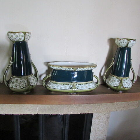 Lot de 3 vases art déco en barbotine