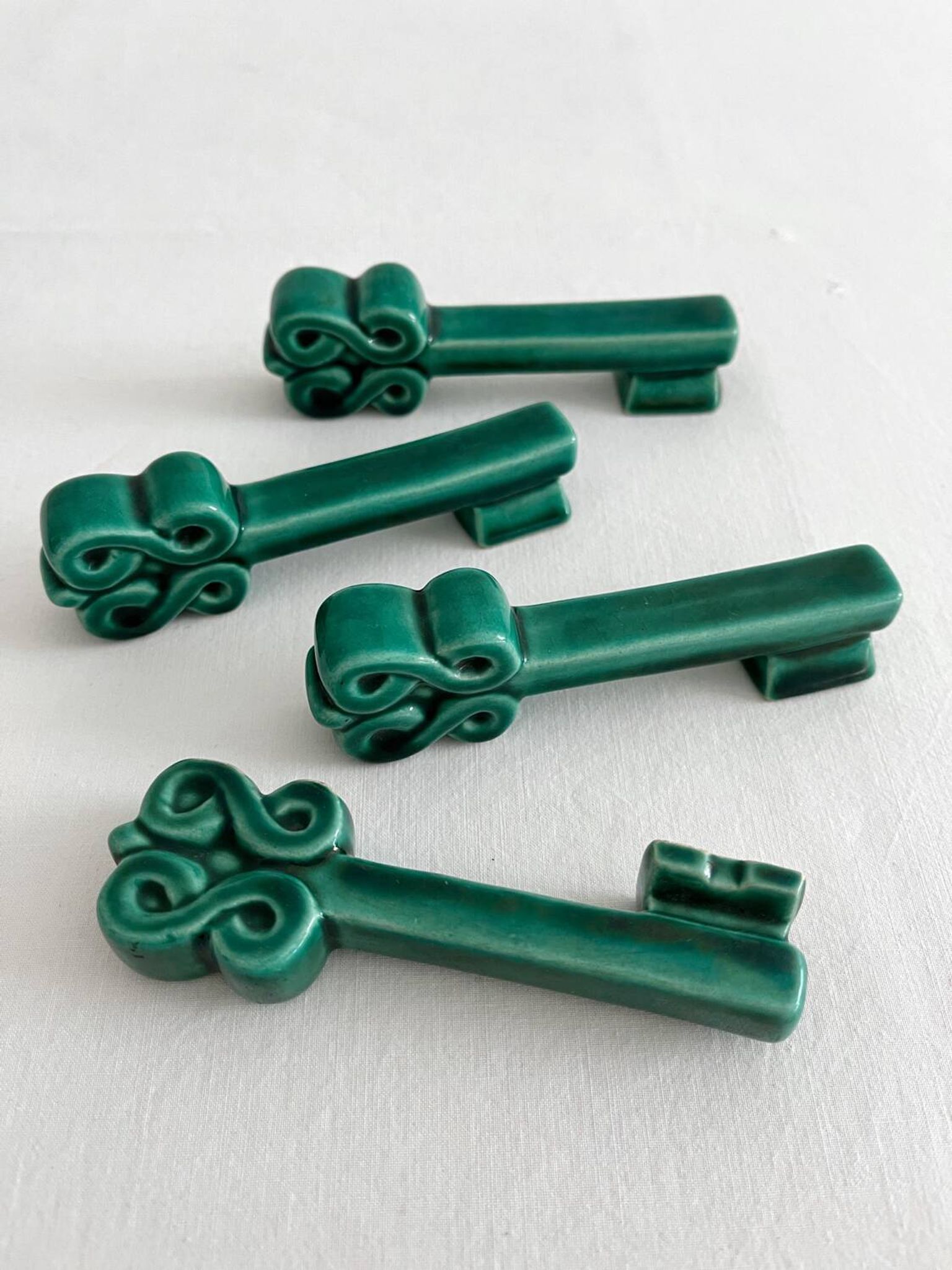 4 green ceramic knife rests in vintage key shape