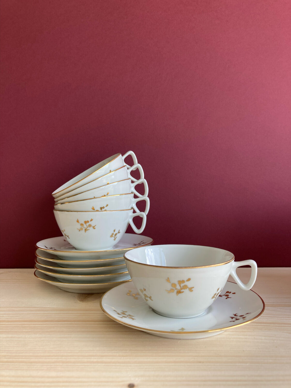 Coffee cups in porcelain of Chartres