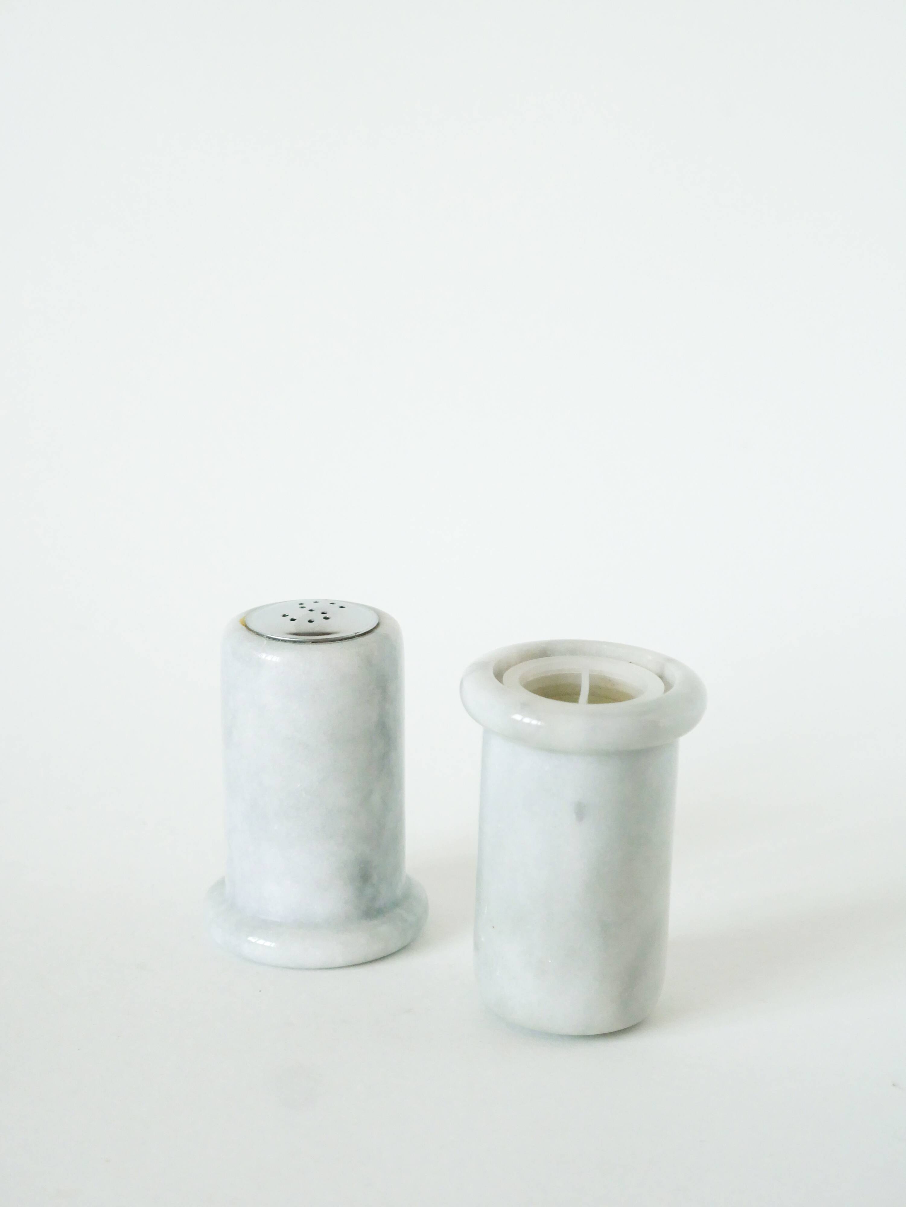 Paire de sel et poivre en albâtre, Vintage