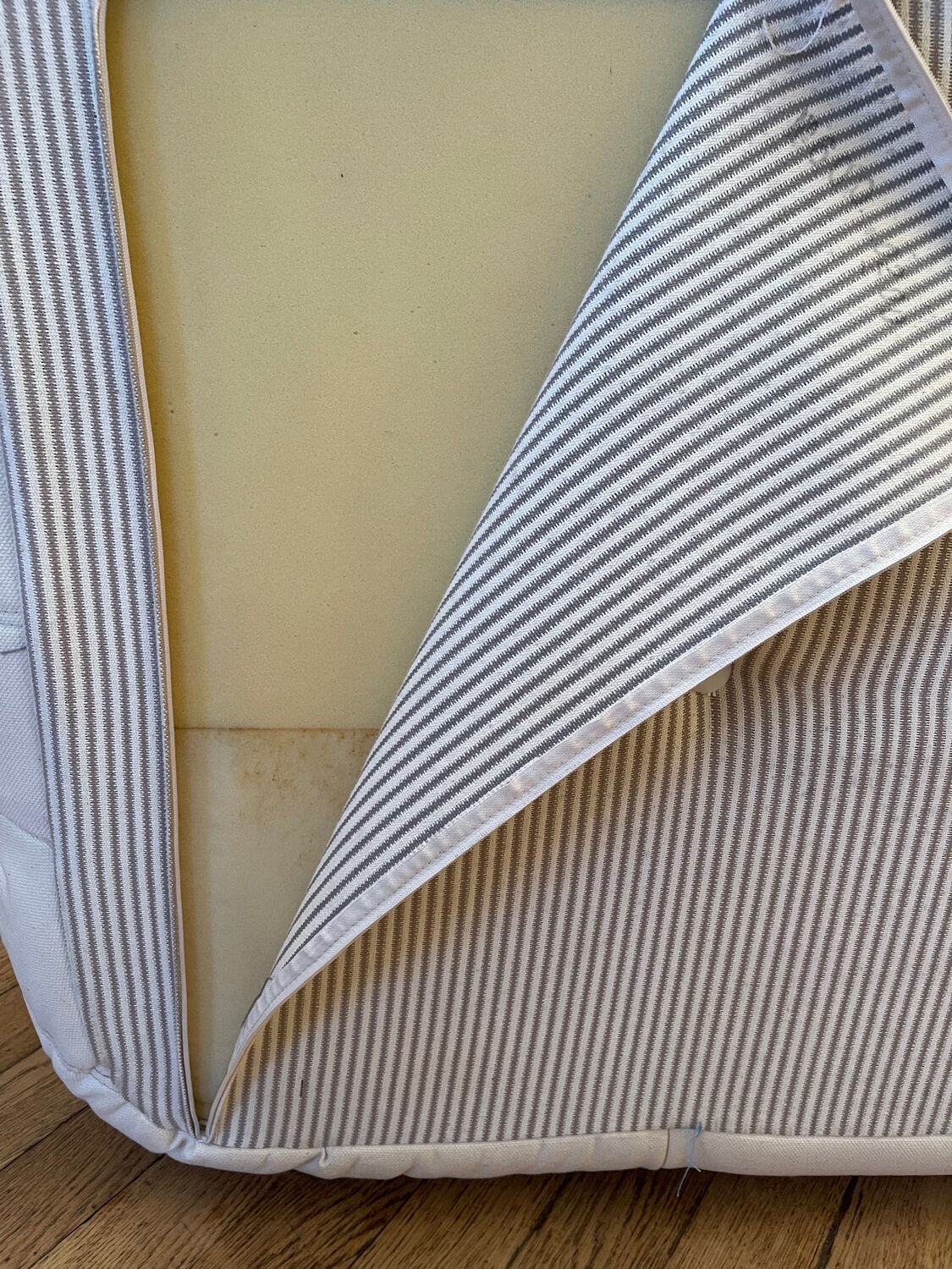 Togo 3-seater Ivory white Roset Michel Ducaroy