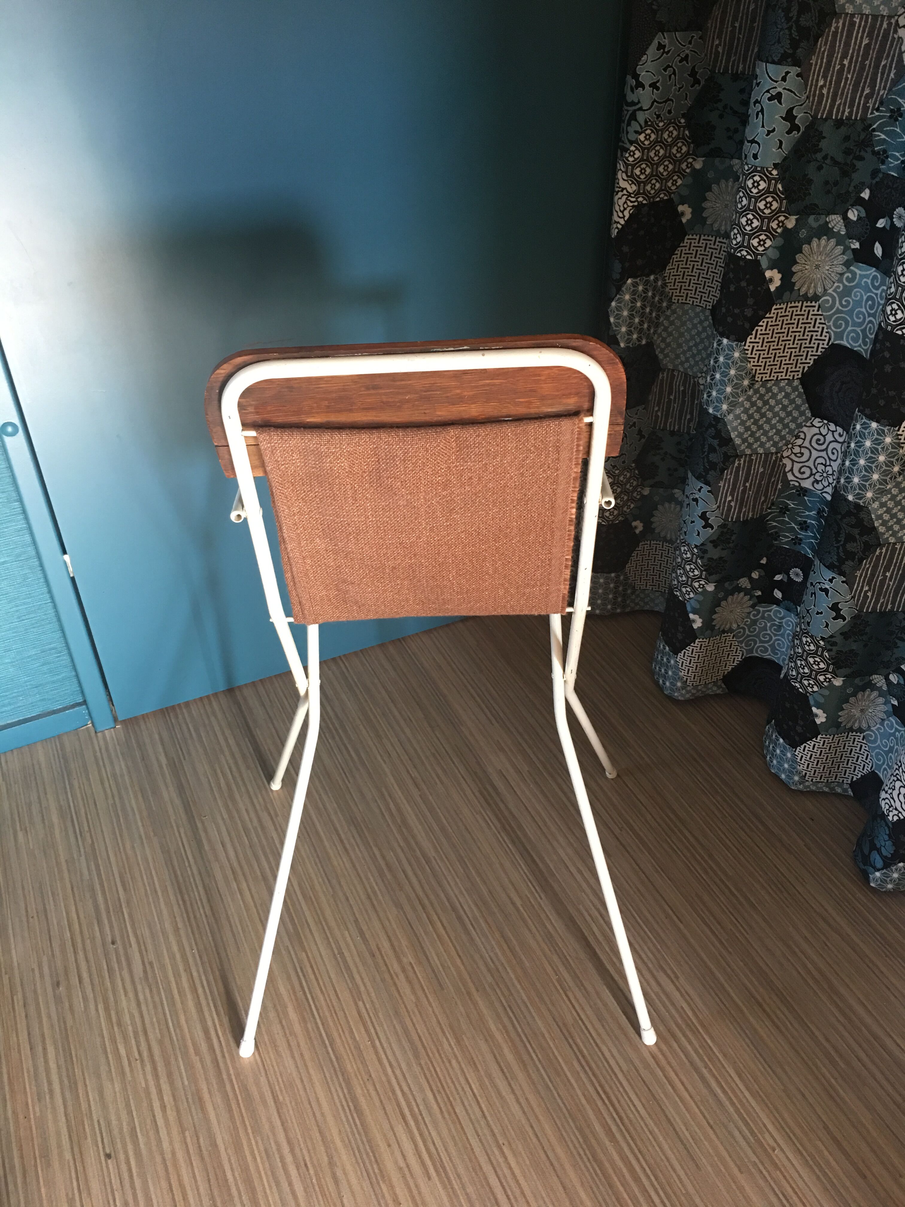 Vintage poupee chair