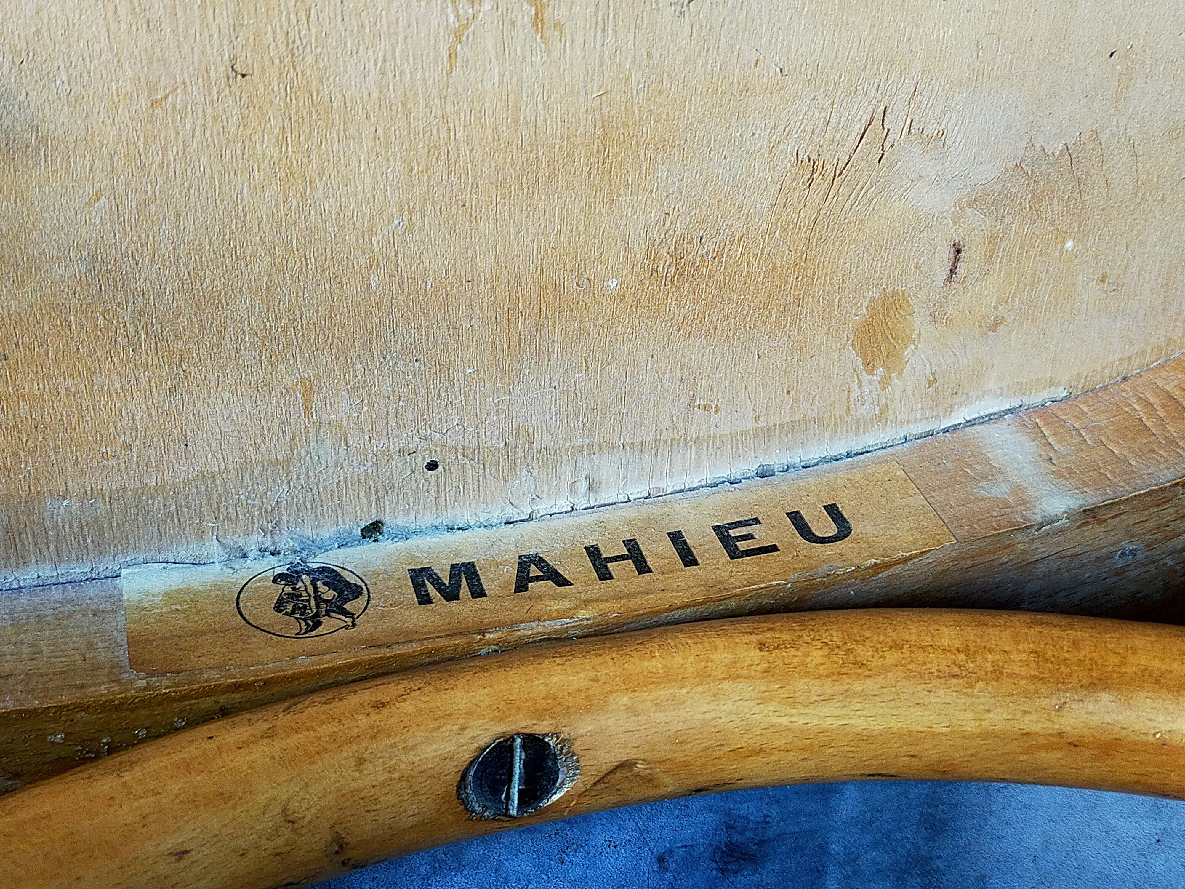 Mahieu curved wooden bistro chair