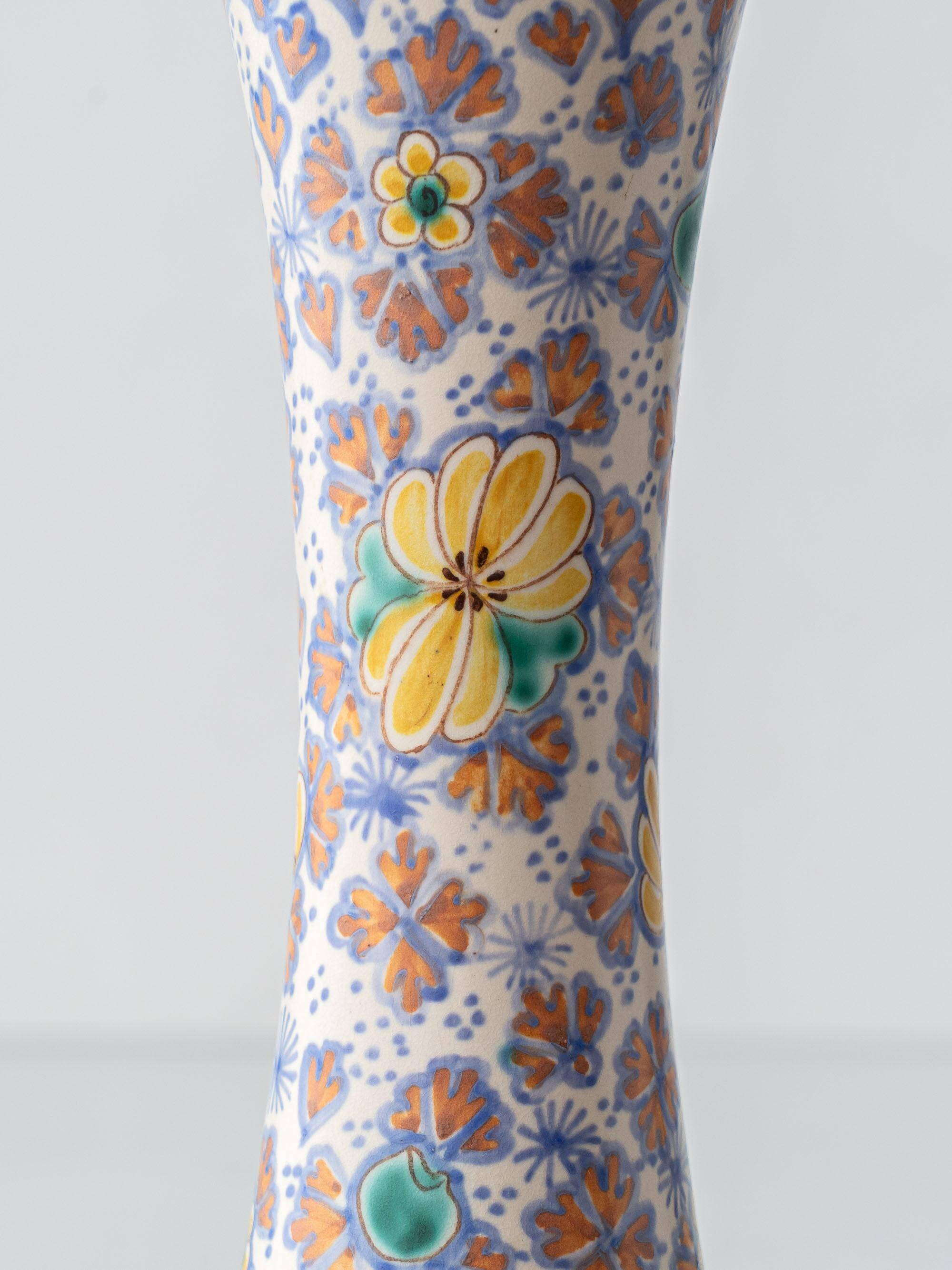 Pair of coloured ceramic table lamps in Art Nouveau style, 1918, with new shades.