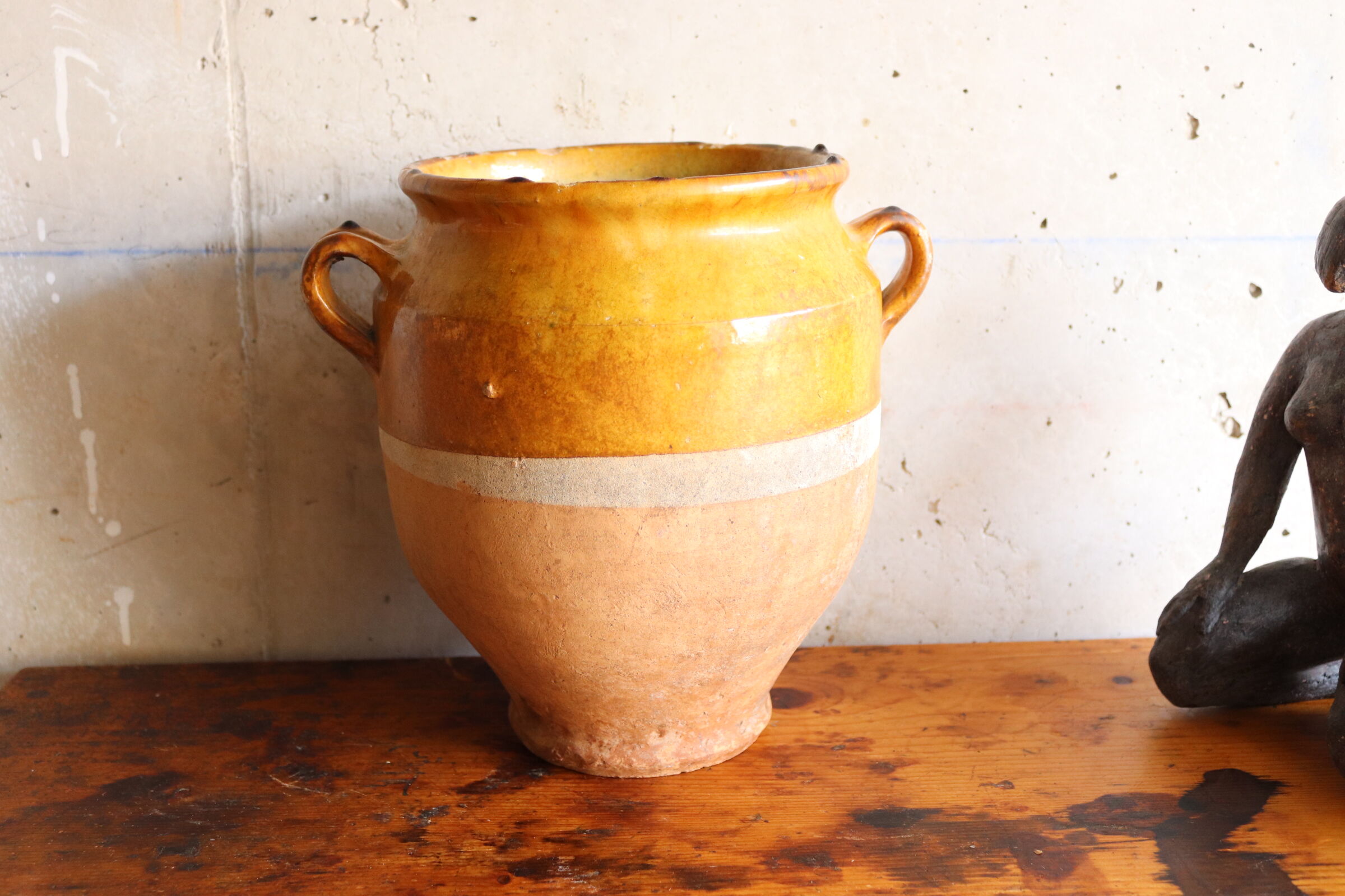 Varnished candied pot yellow