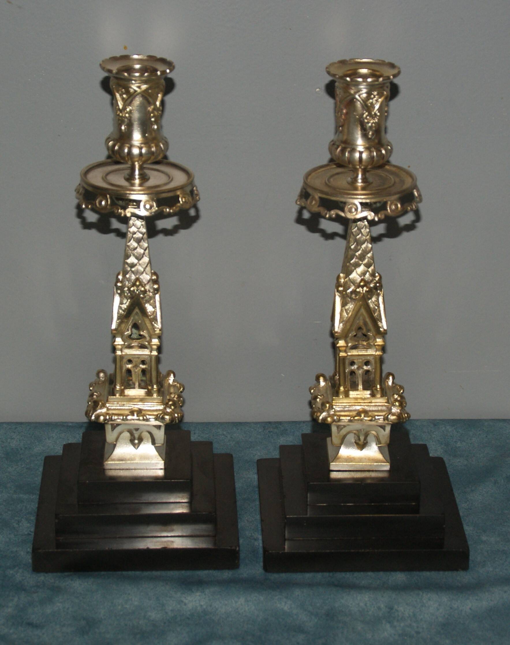 Rare paire de chandeliers en bronze XIX siècle