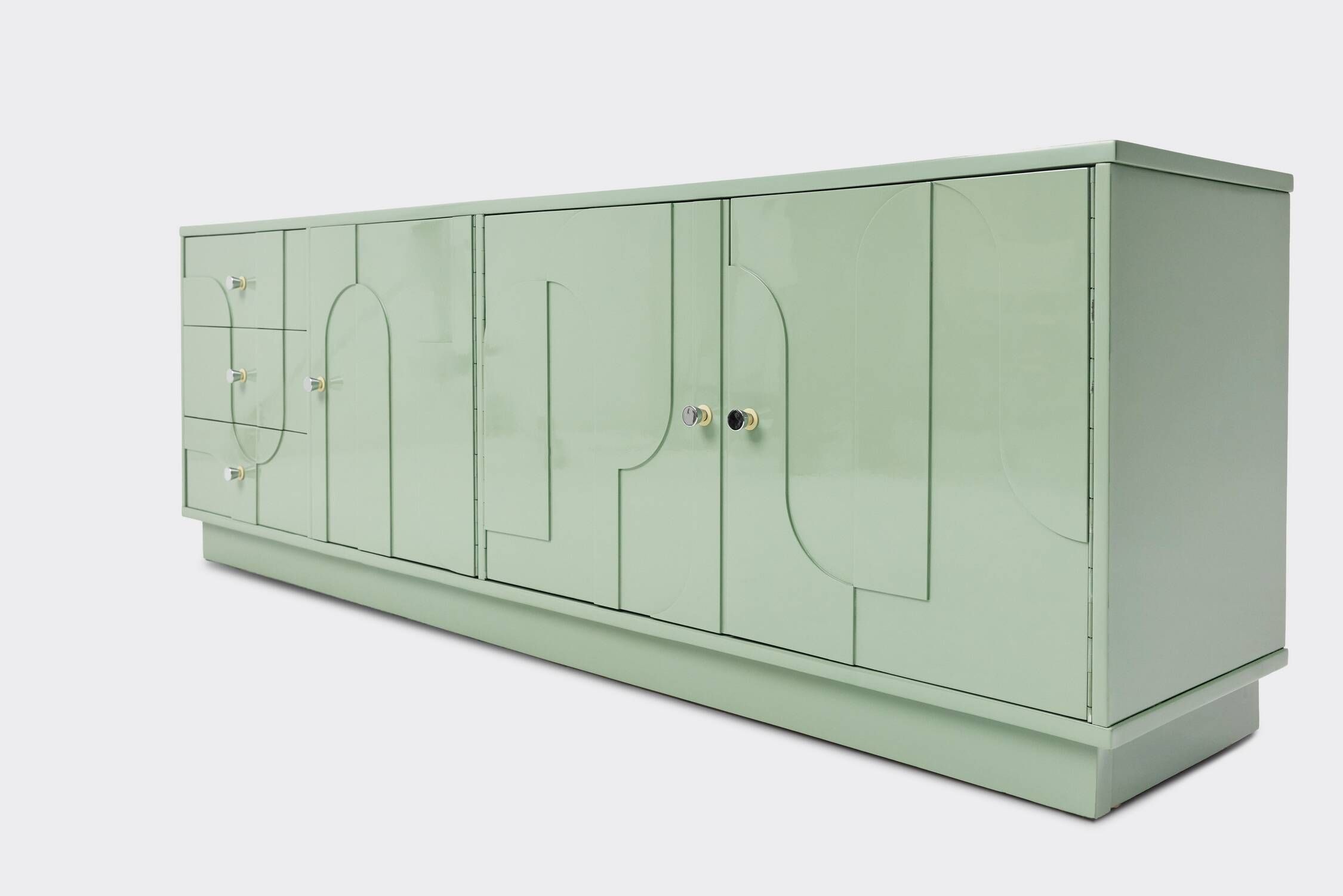 Buffet vintage des années 1970, vert pastel, relief, finition brillante, chrome