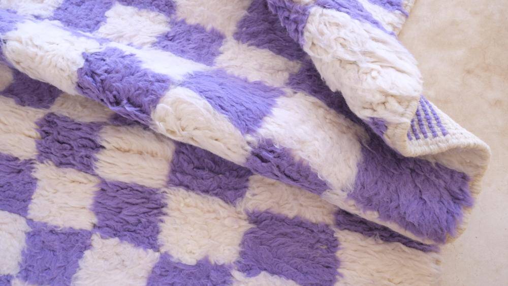 Purple and white checkered rug - 253 x 209 cm