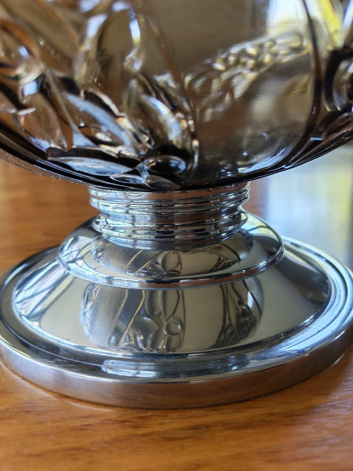 Art Deco bowl in moulded glass and chrome metal