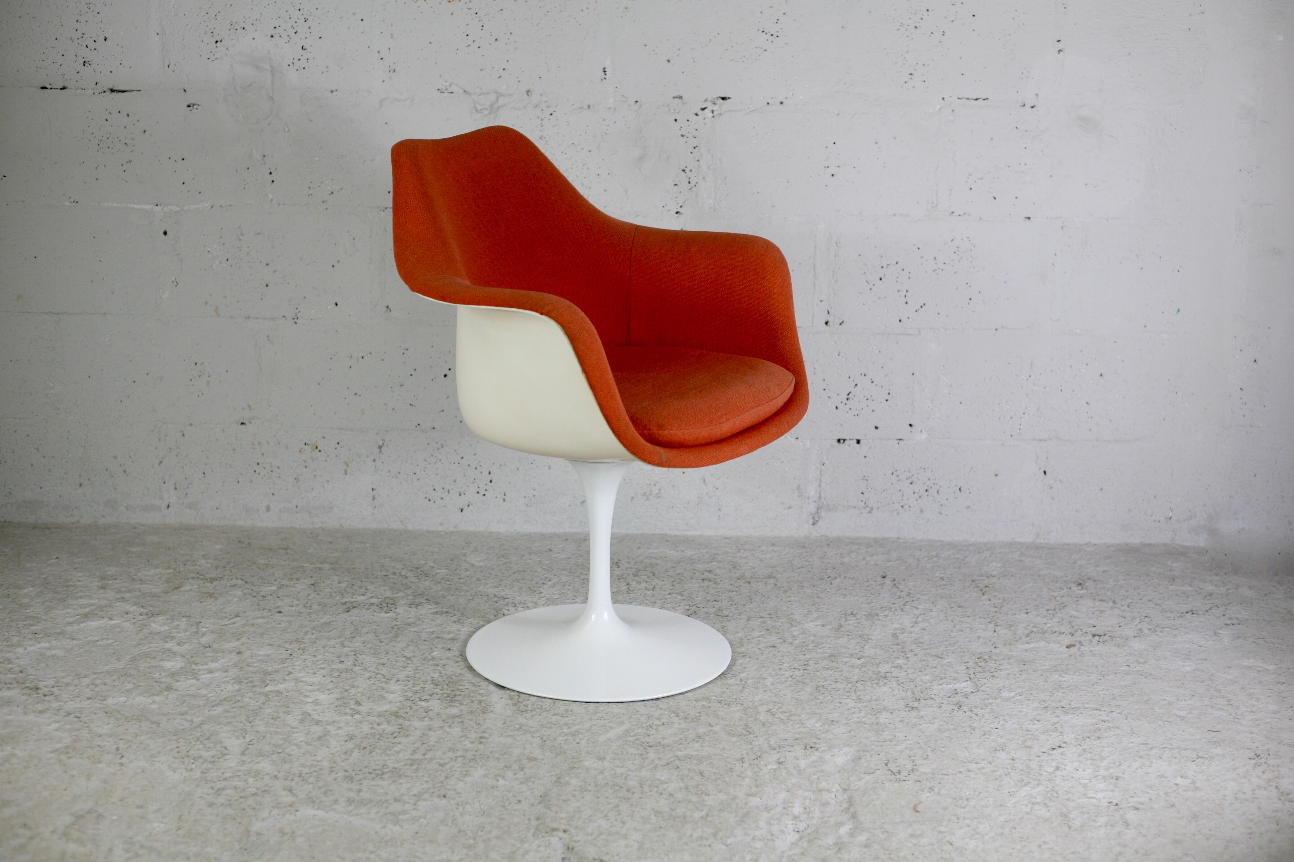 Tulip swivel armchair, Signed Knoll, Eero Saarinen, USA, circa 1960.