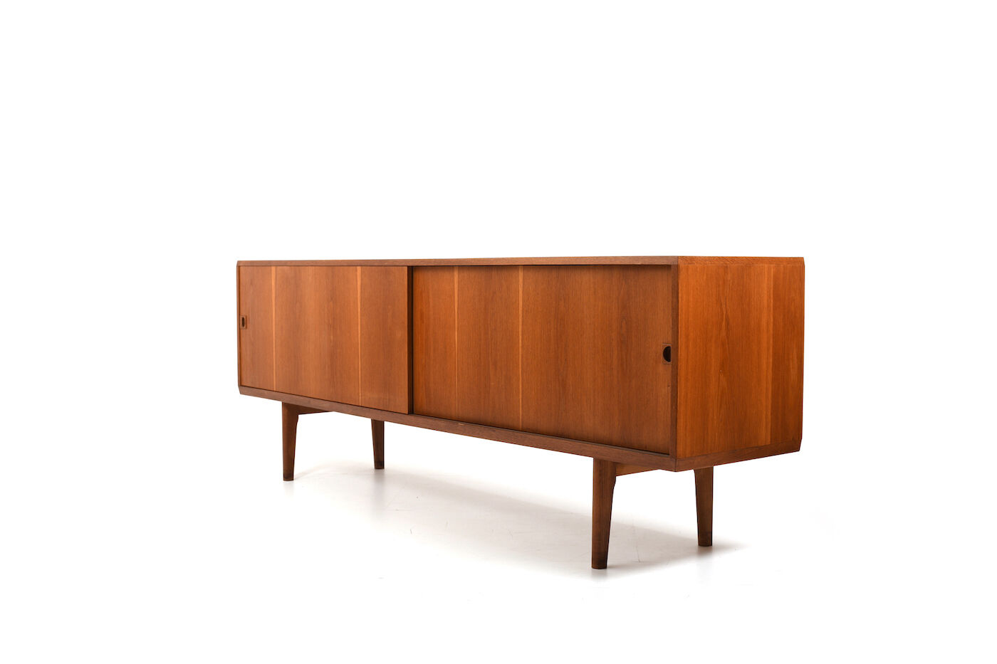 Mid Century fine Danish Sideboard in Oak 1960s.