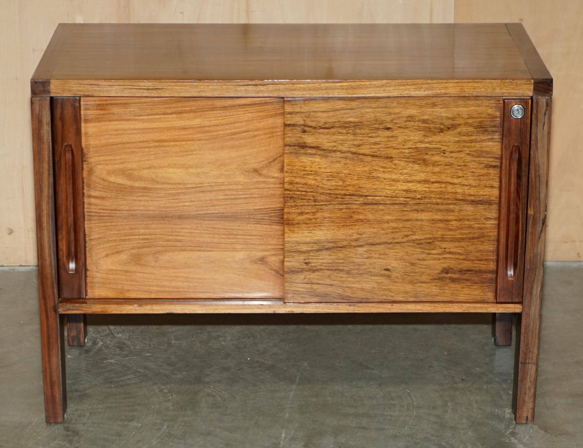 Paire de buffets en Bois Brésilien, Style Milieu du Siècle