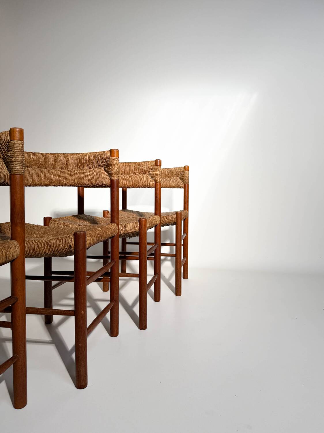 Lot de 5 chaises Charlotte Perriand modèle Dordogne