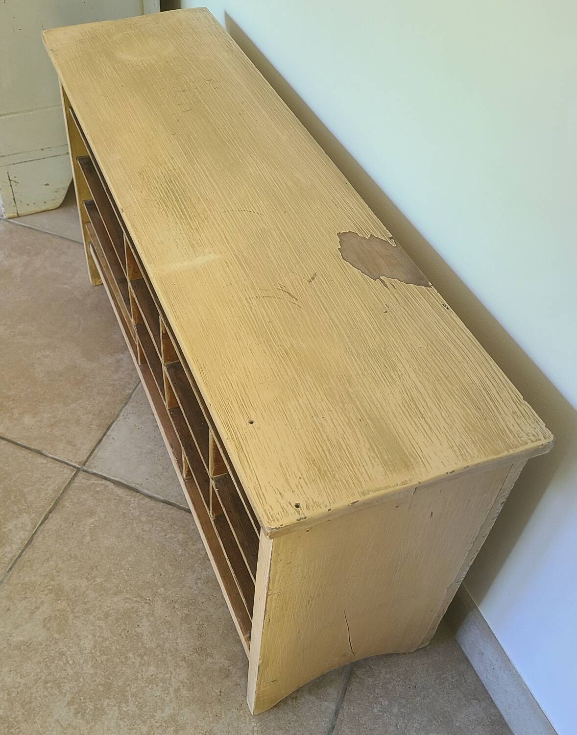 Vintage ochre bench locker shelf
