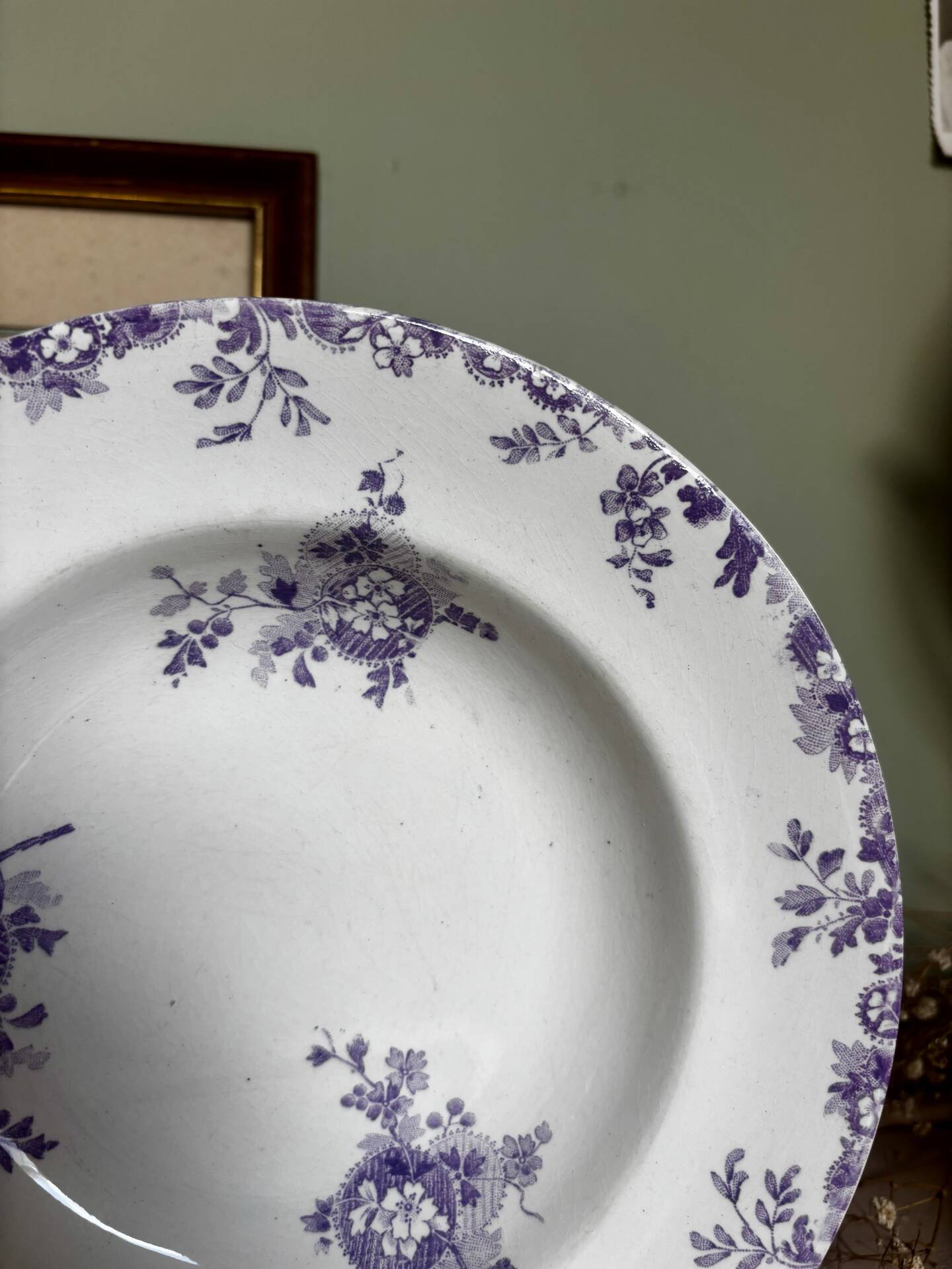 Ancienne assiette creuse en terre de fer Longwy Hanoï