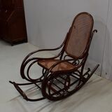 Rocking chair et son repose pieds, en hêtre 1900