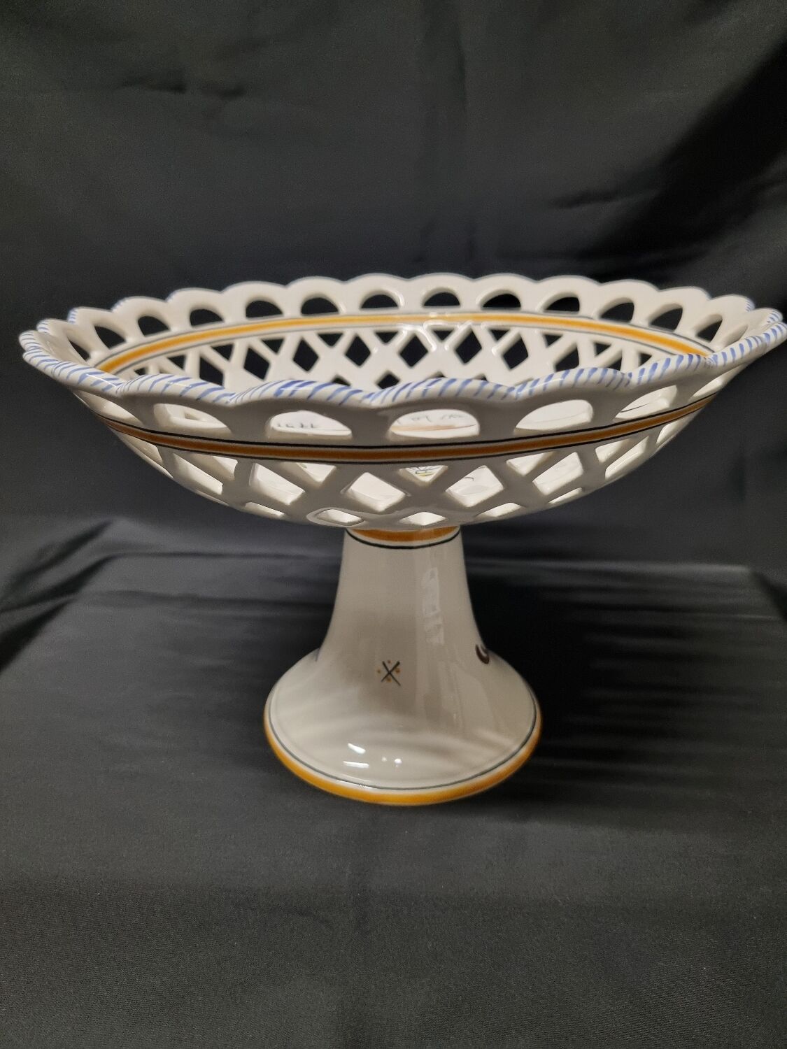 Nevers pedestal bowl