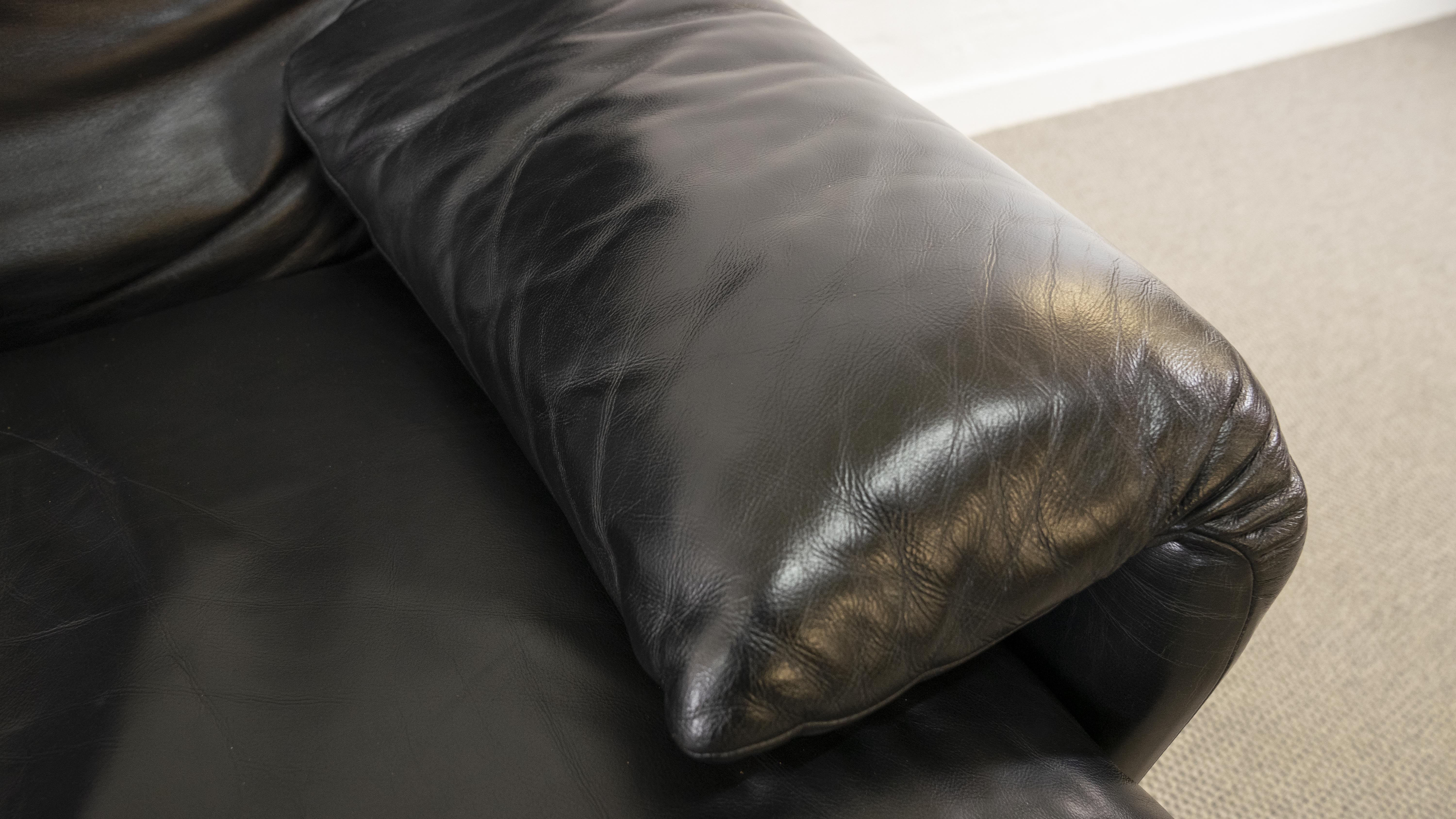 Maralunga 3-Seat Sofa in black leather by Vico Magistretti for Cassina