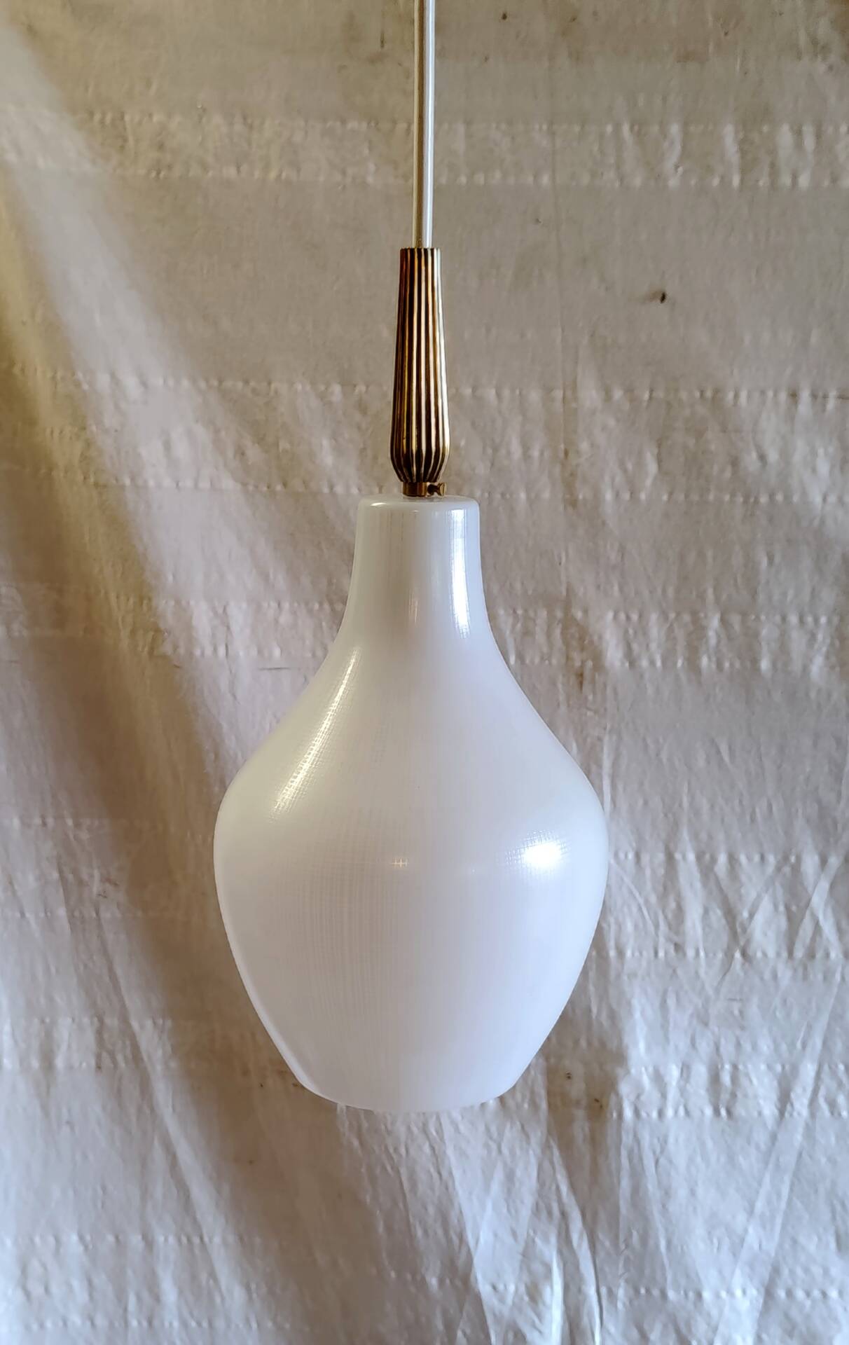 Scandinavian suspension design in white glass and brass - 1950s/60s