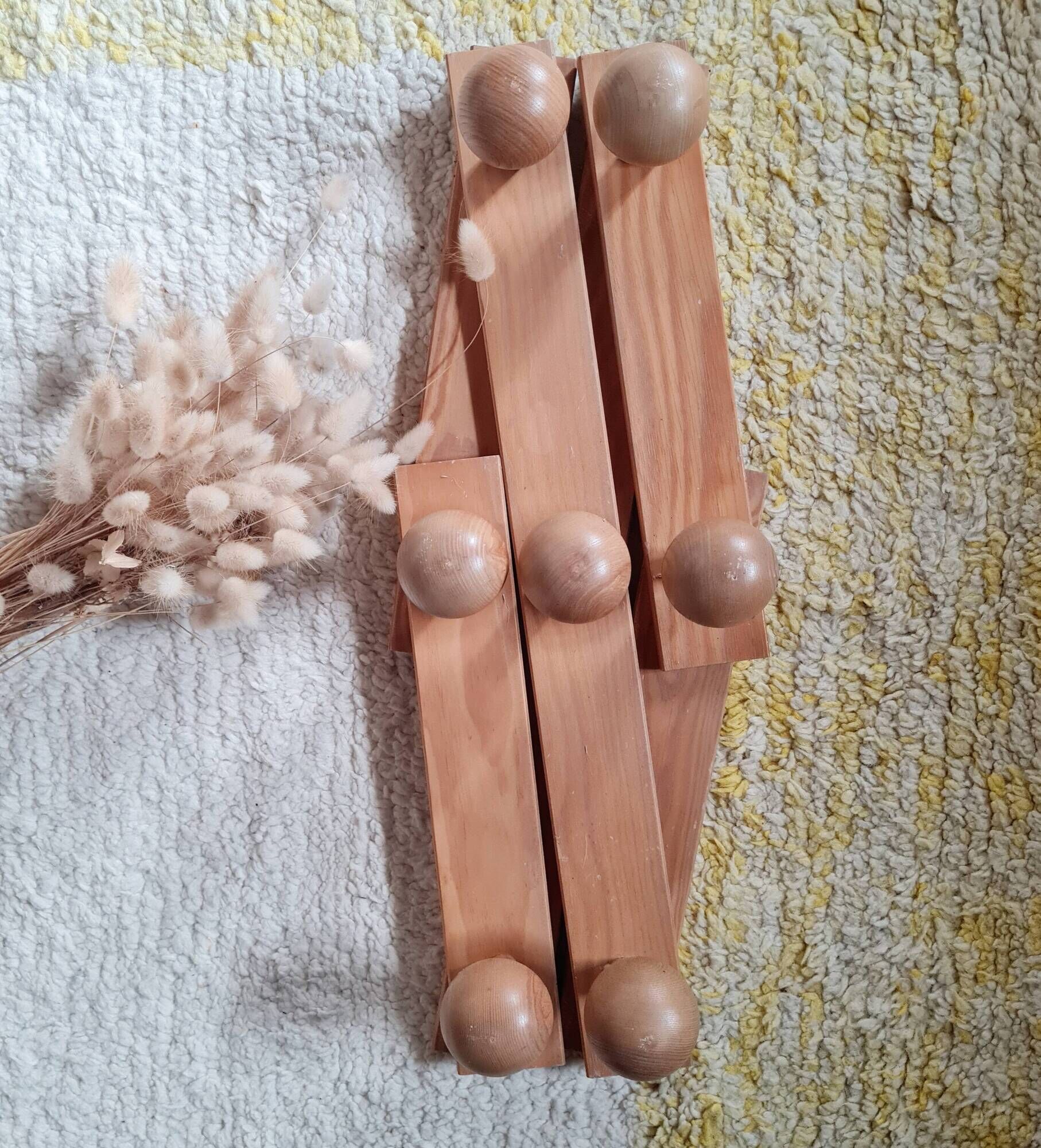 Wall-mounted accordion coat rack in solid pine