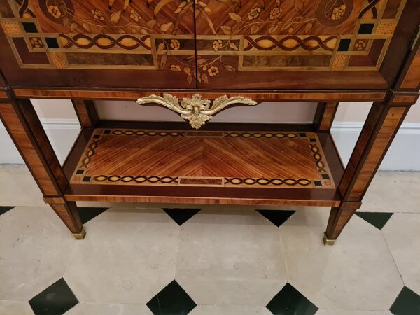Buffet à vantaux style Louis XVI