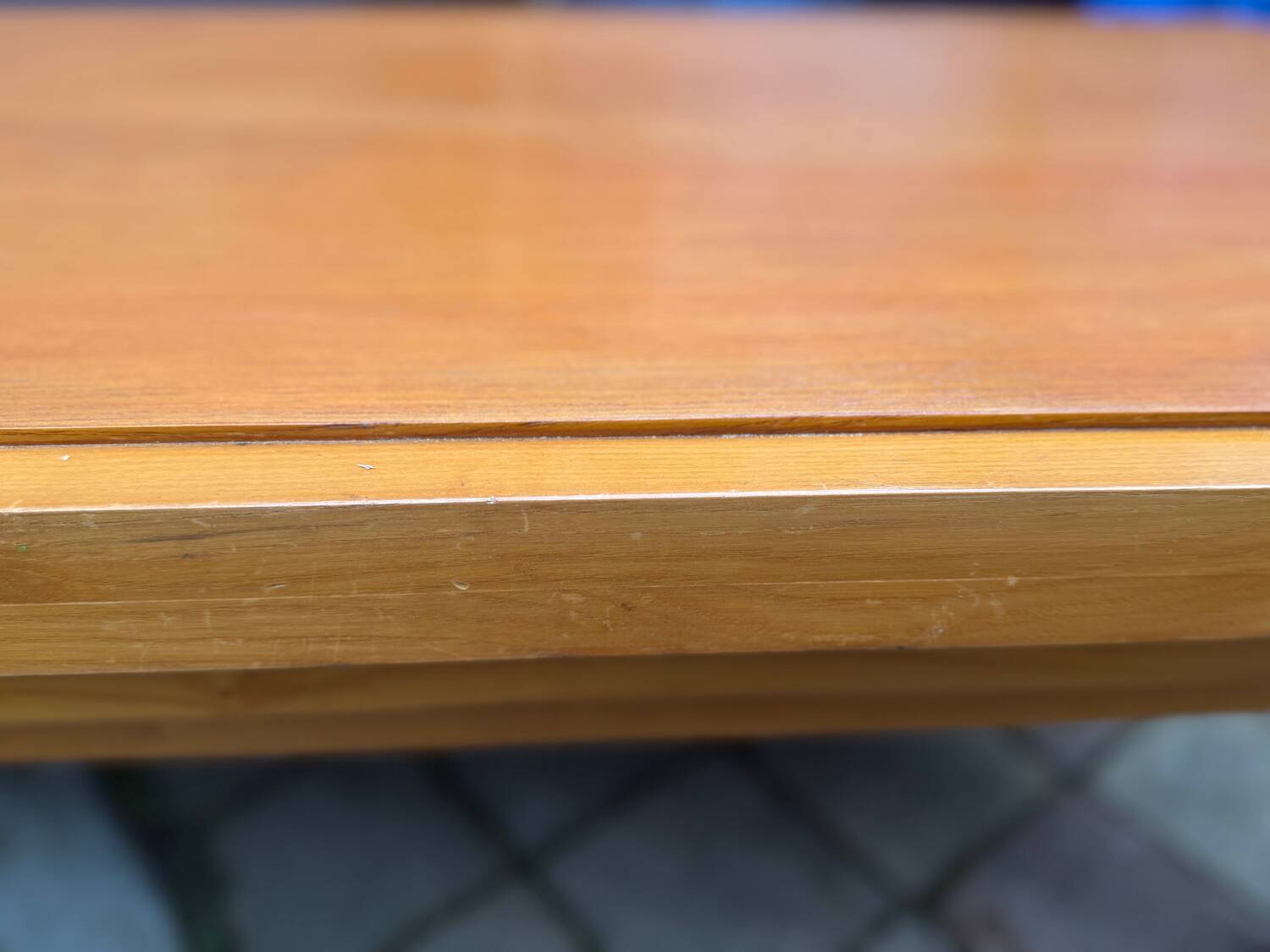 Vintage coffee table in solid elm from the 1970s.