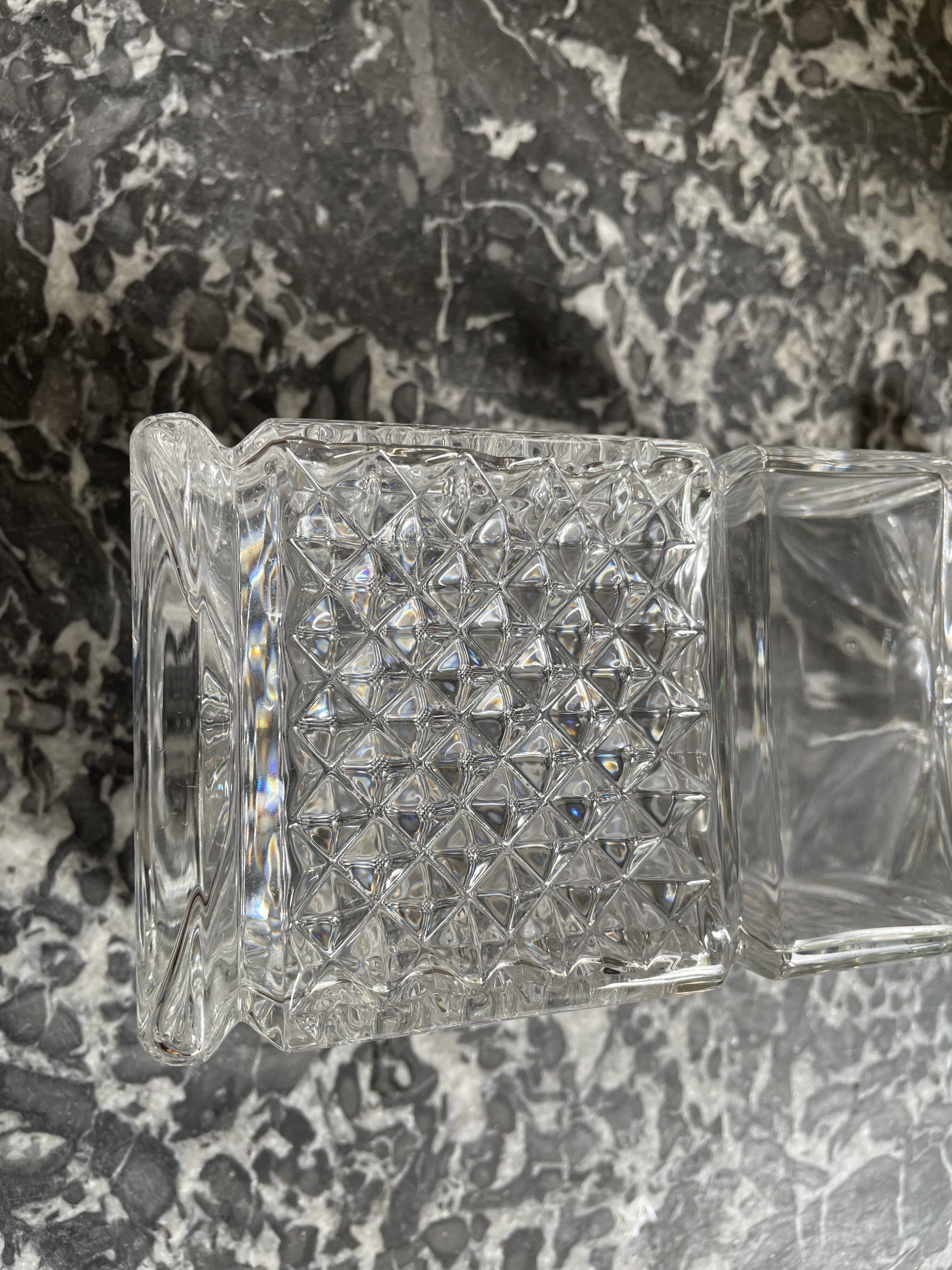 Vintage crystal decanter diamond tip