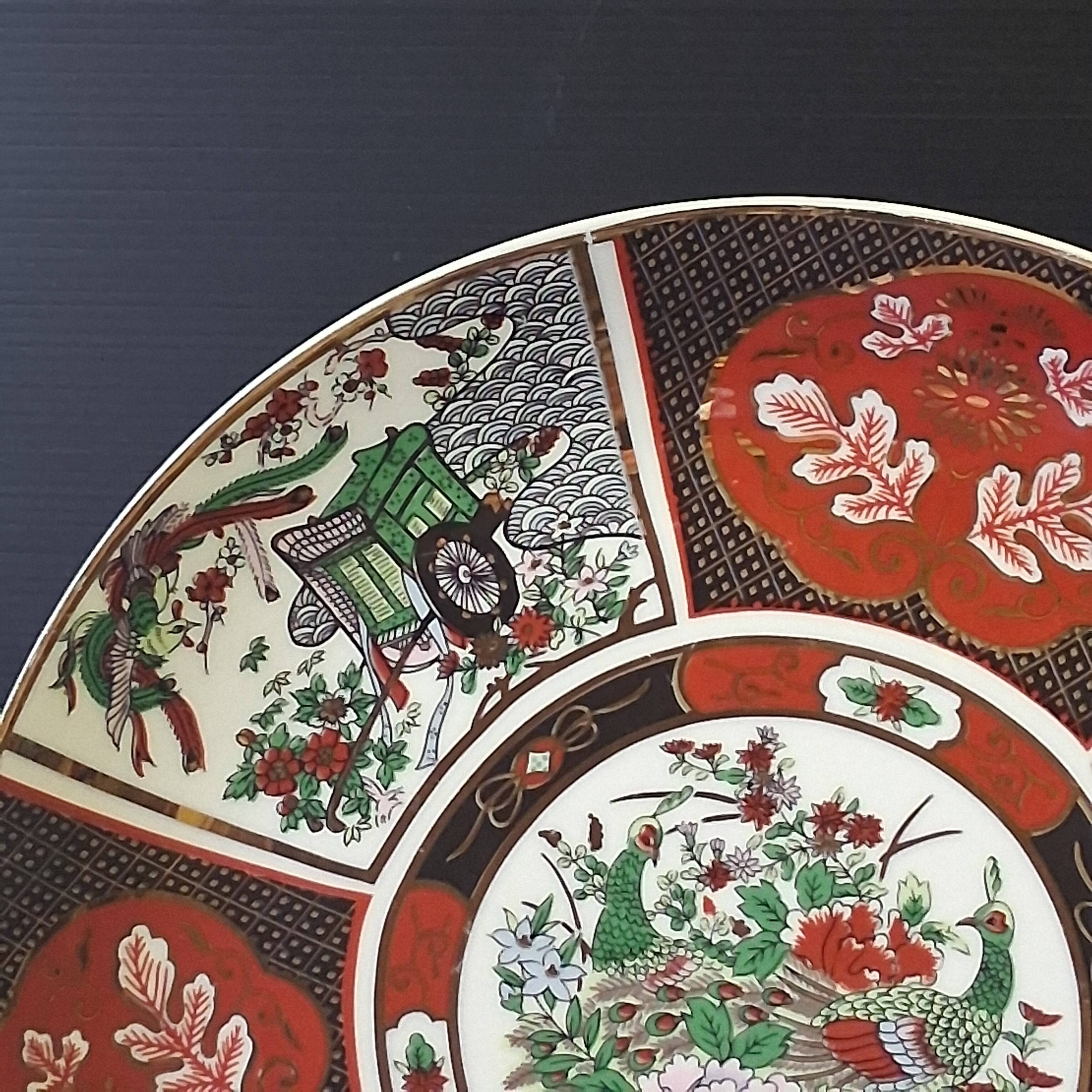 Very pretty Asian plate in very good condition.