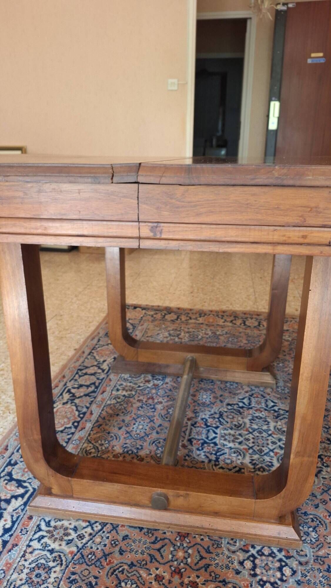 Beautiful square dining table in solid walnut, Art Deco style / 1930s.