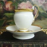 Tasse et soucoupe ancienne en porcelaine blanche et or XIXème avec poignée forme tête de cygne