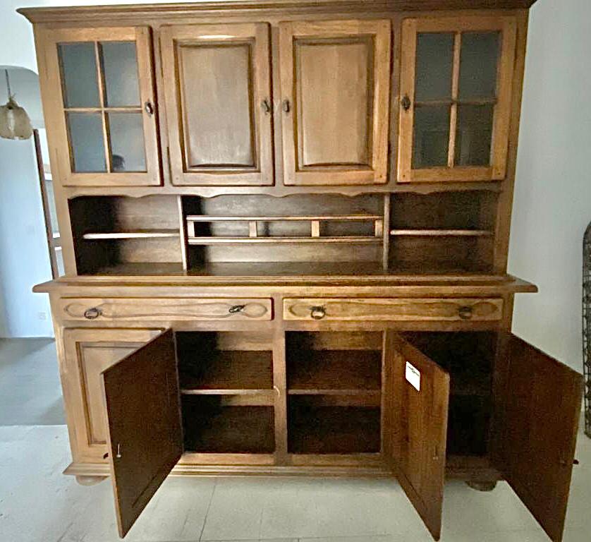 Buffet vaisselier en noyer massif