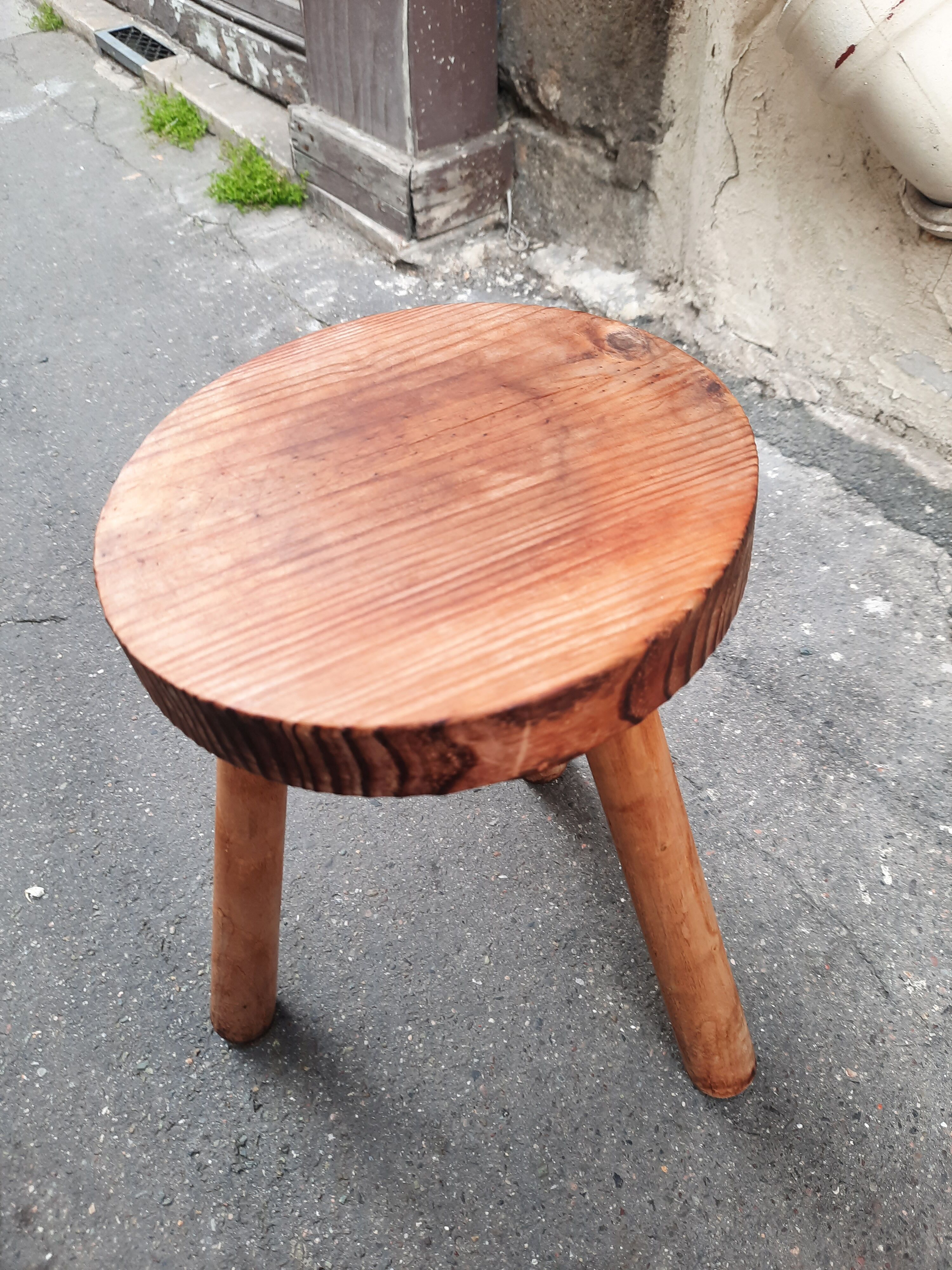 Tripod stool