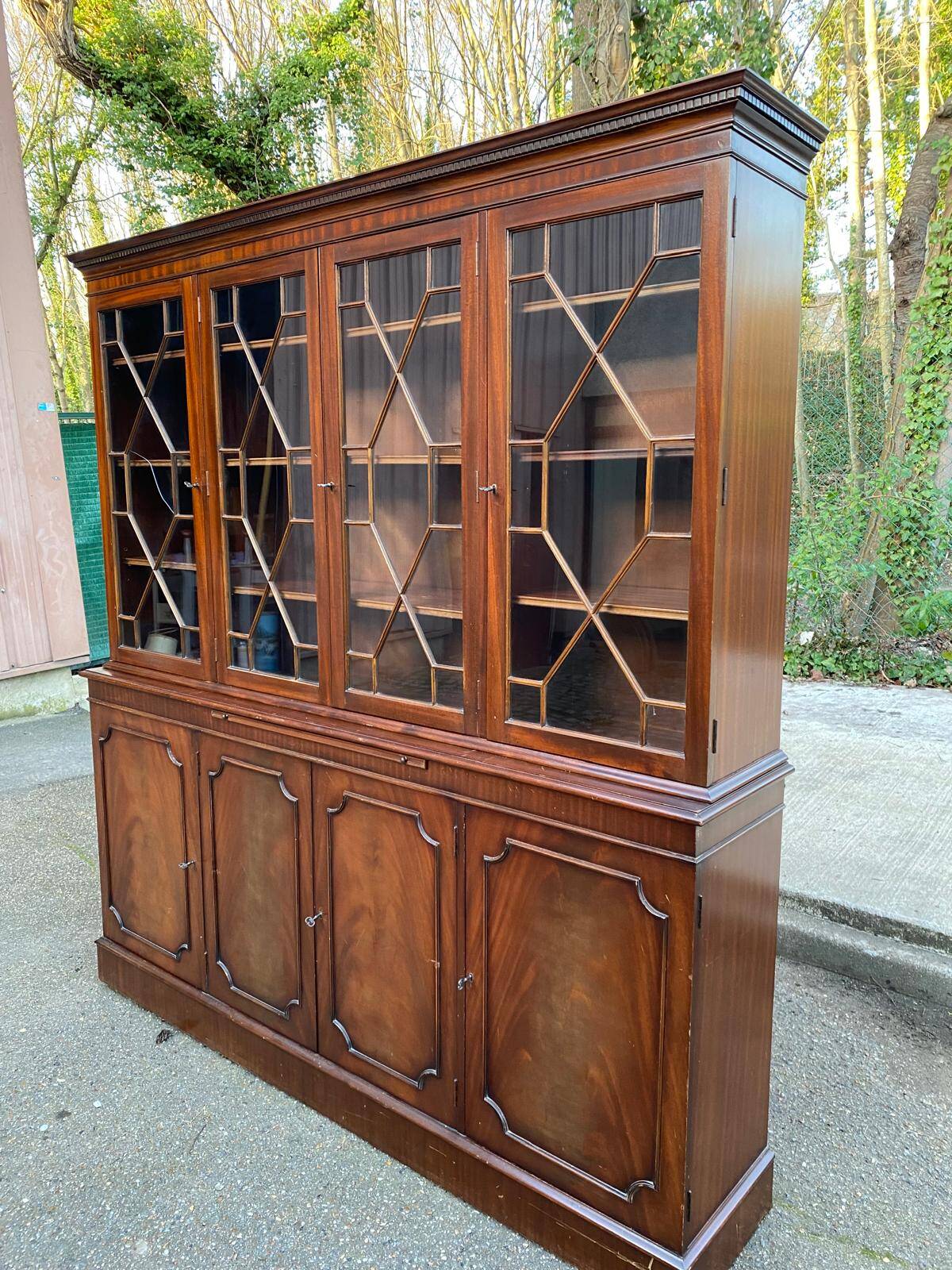English display cabinet with 4 doors in mahogany, 1960.