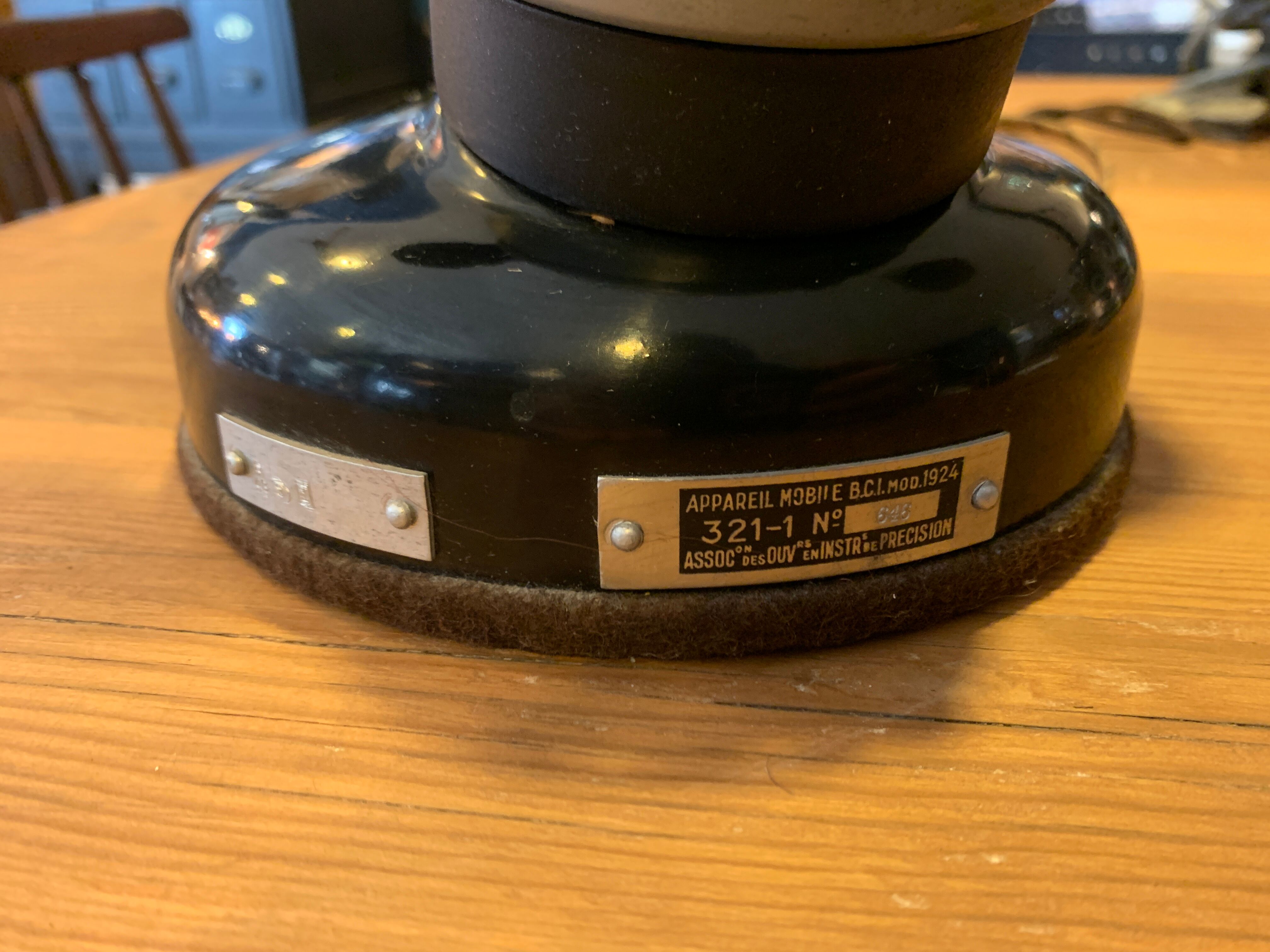 Burgunder column phone in bakelite