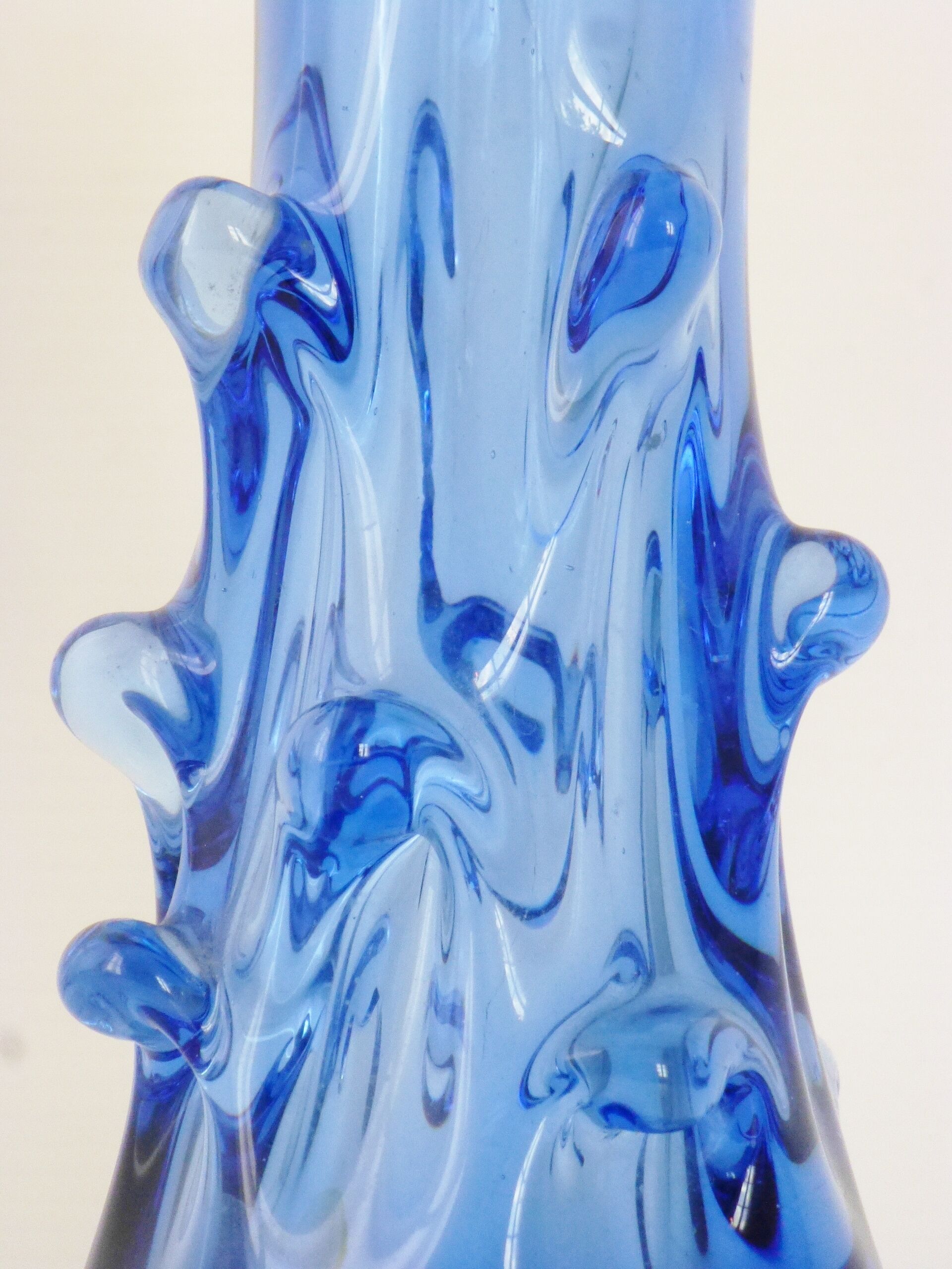 Vase en verre bleu 1960