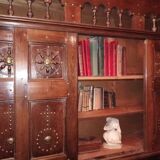 Old enclosed bed library