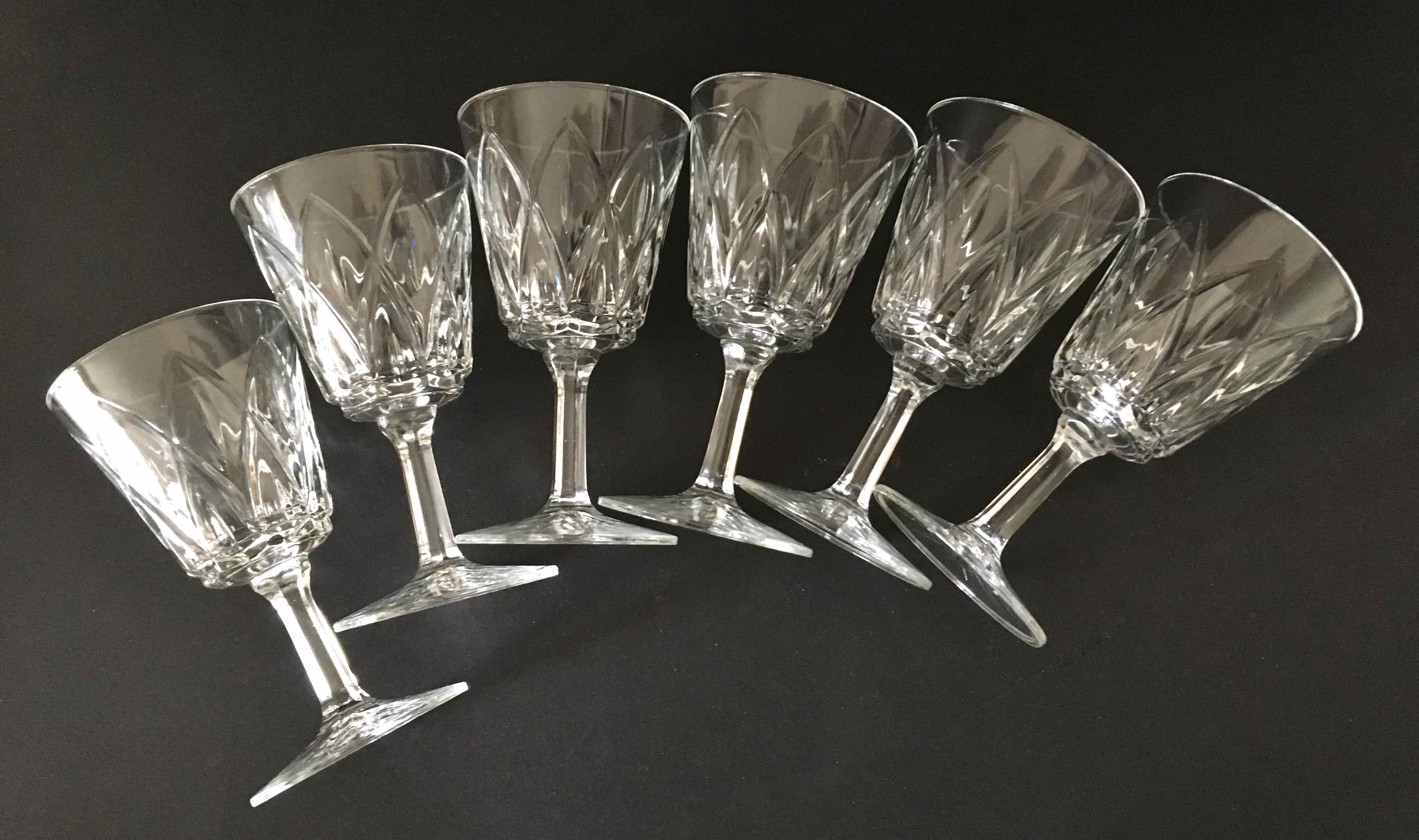 Set of 6 vintage wine glasses