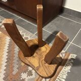 Tabouret brutaliste en bois massif