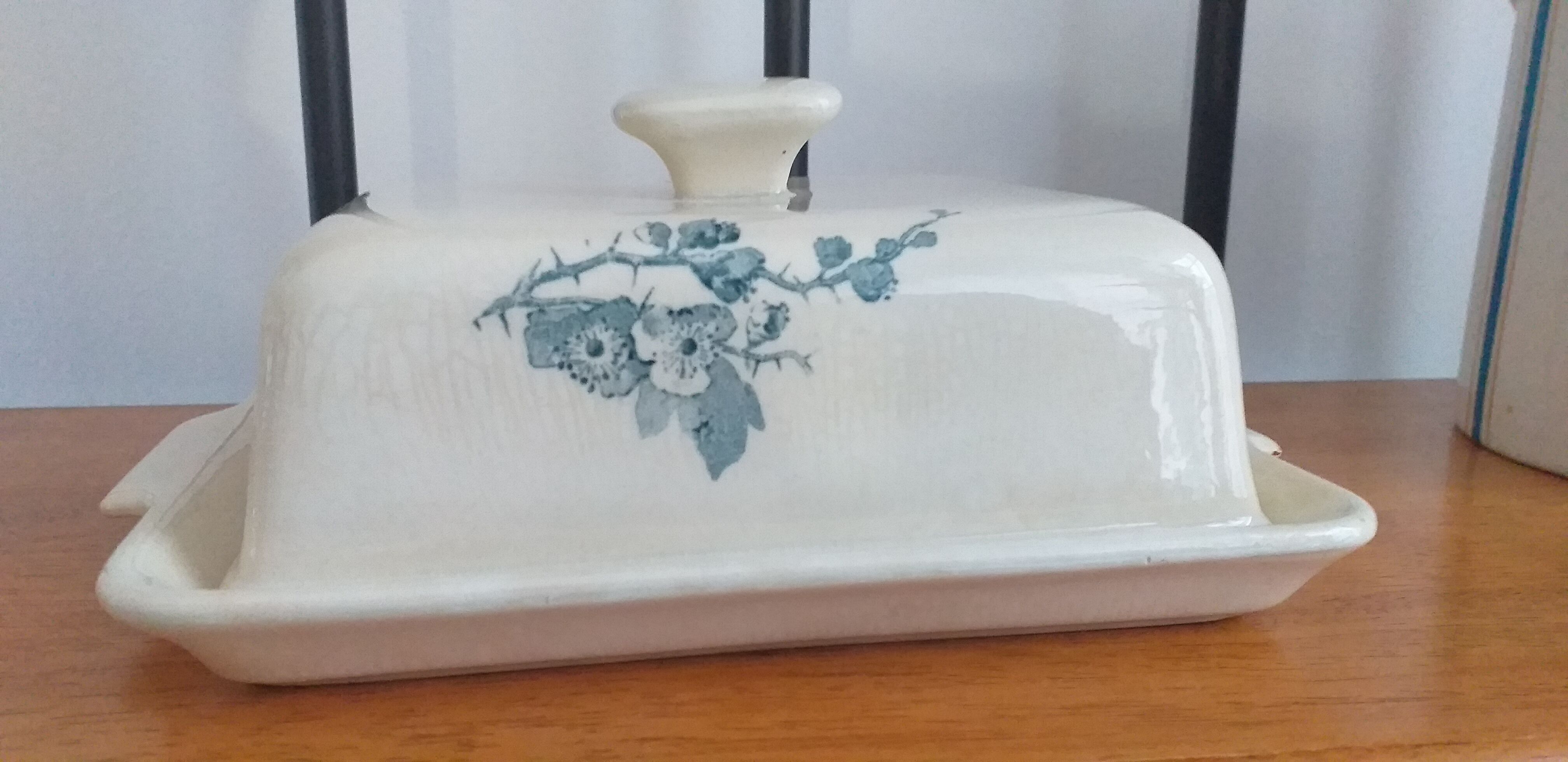 Porcelain butter maker Villeroy and Boch