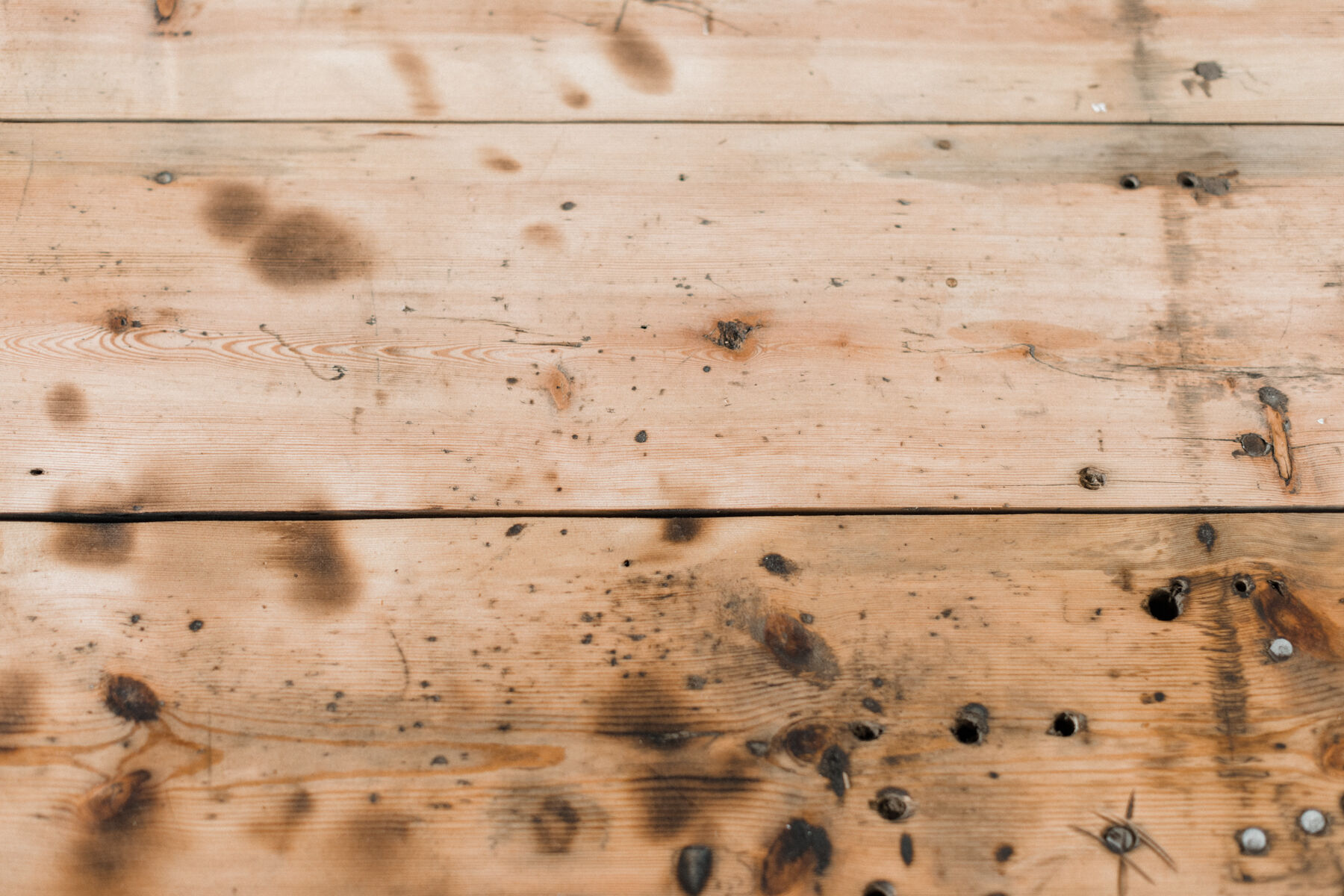 Green wooden workbench – 2 drawers