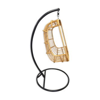 Hanging with gallows rattan chair