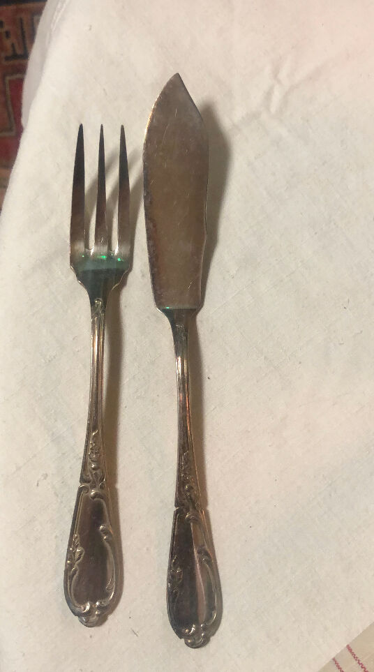 Set of 12 fish cutlery in silver metal