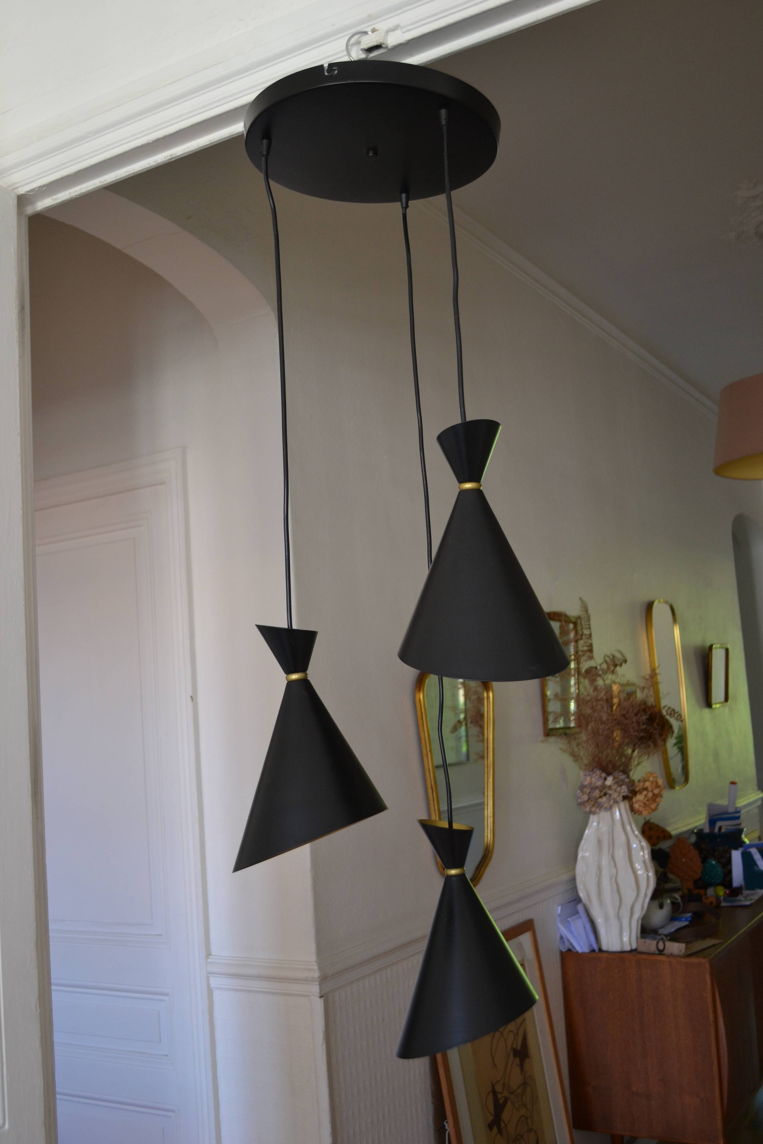 Vintage large chandelier with 3 tulips in black and gold Diabolo.