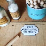 Old bulging enamel plate arrêt robinet de lavage- vide ordures"